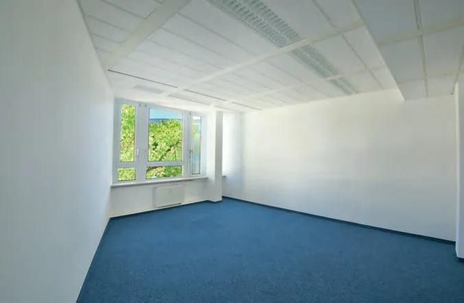 Kleines Einzelbüro mit Blick ins Grüne